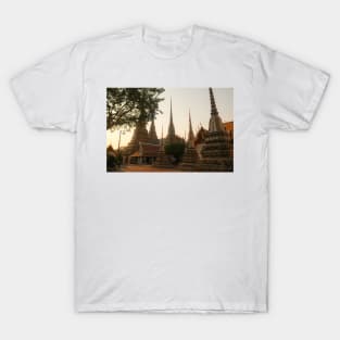 Mosaic tiled Buddha stupas at Wat Pho temple. T-Shirt